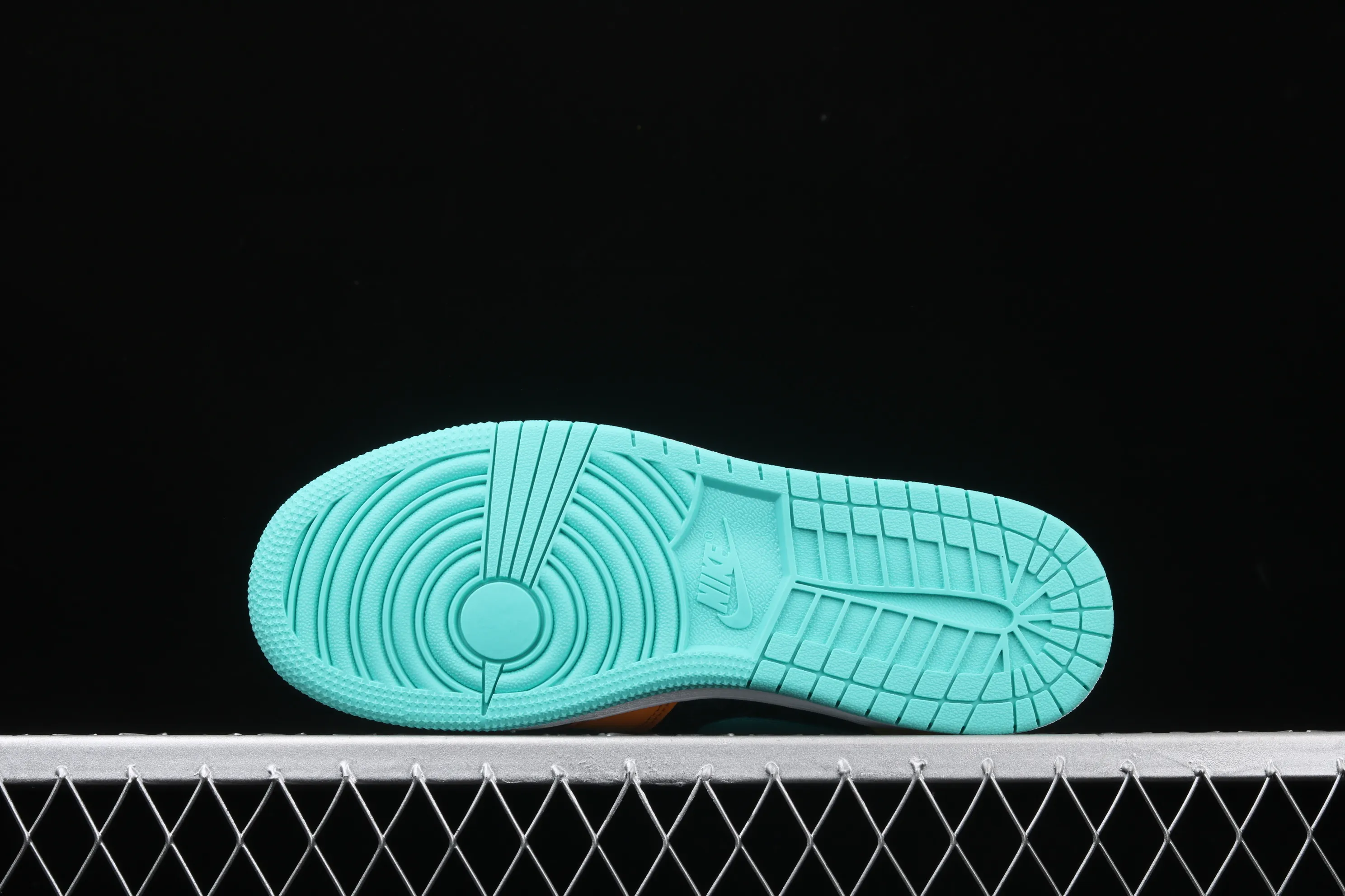 All categories Air Jordan Jordan series basketball shoes Air Jordan 1 Mid Air Jordan 1 Mid SE AJ1 Joe 1 four-leaf clover mid-top basketball shoes BQ6931-037